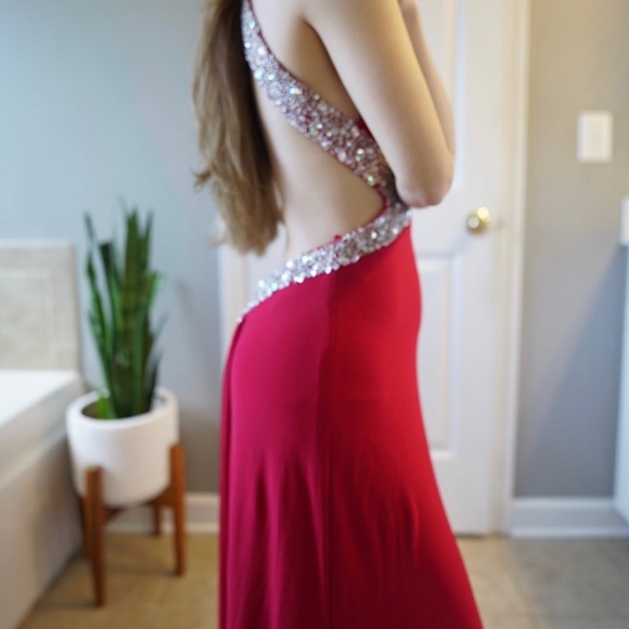 Beautiful Red Prom Dress!! - Picture 9 of 9